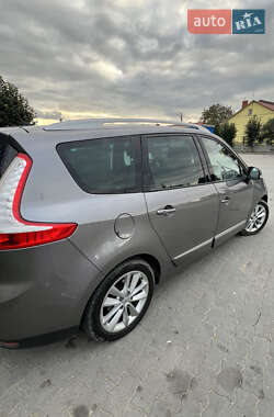 Минивэн Renault Grand Scenic 2013 в 