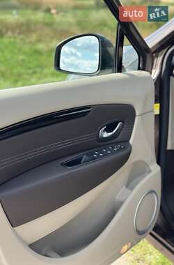 Минивэн Renault Grand Scenic 2010 в 