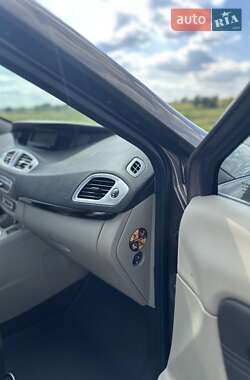 Минивэн Renault Grand Scenic 2010 в 