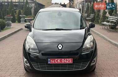 Минивэн Renault Grand Scenic 2011 в 