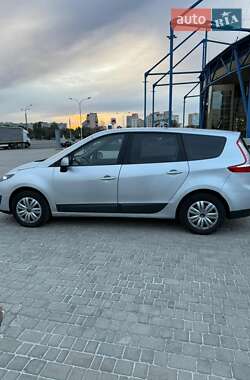 Минивэн Renault Grand Scenic 2009 в 