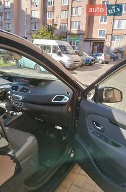 Минивэн Renault Grand Scenic 2012 в 
