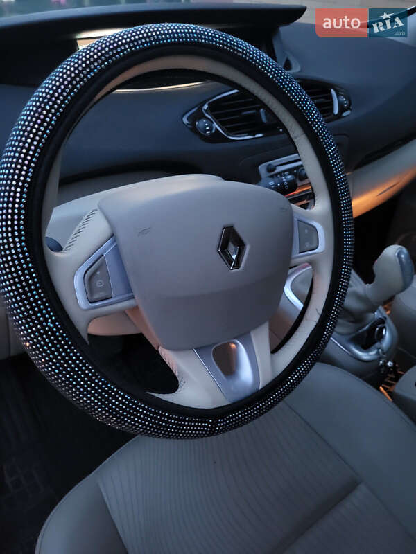 Мінівен Renault Grand Scenic 2011 в Петропавлівській Борщагівці