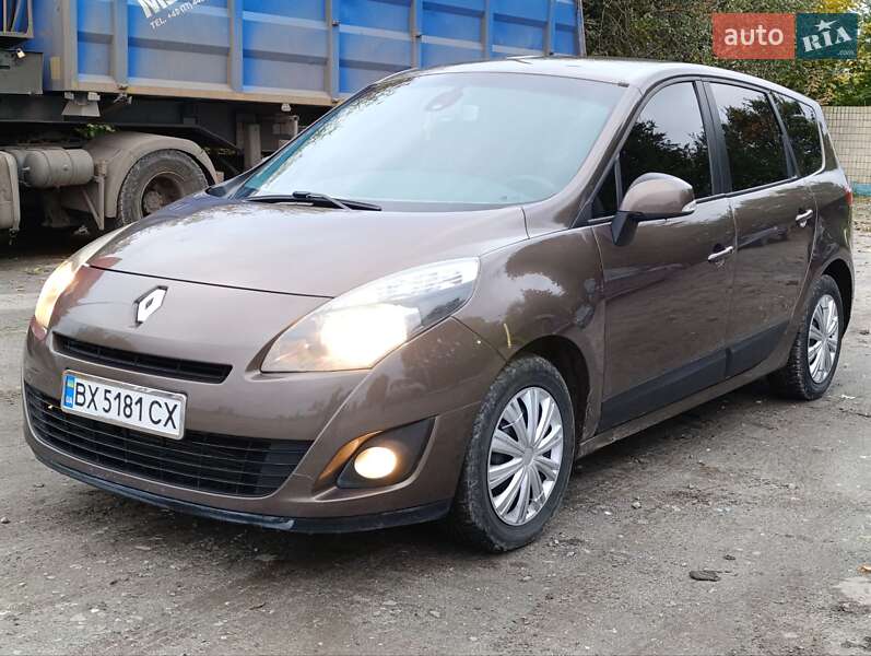 Минивэн Renault Grand Scenic 2010 в Теофиполе