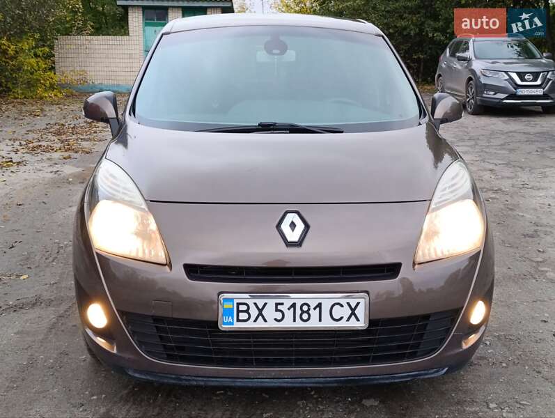 Минивэн Renault Grand Scenic 2010 в Теофиполе