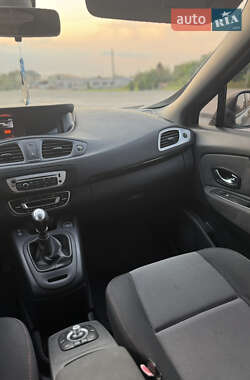 Минивэн Renault Grand Scenic 2012 в 