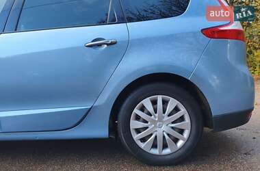 Минивэн Renault Grand Scenic 2011 в 