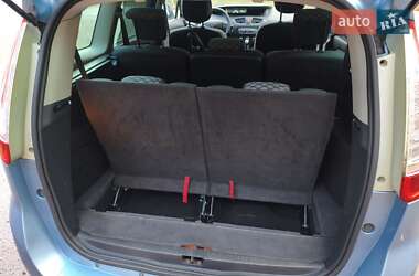 Минивэн Renault Grand Scenic 2011 в 