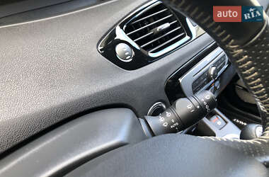 Минивэн Renault Grand Scenic 2016 в 