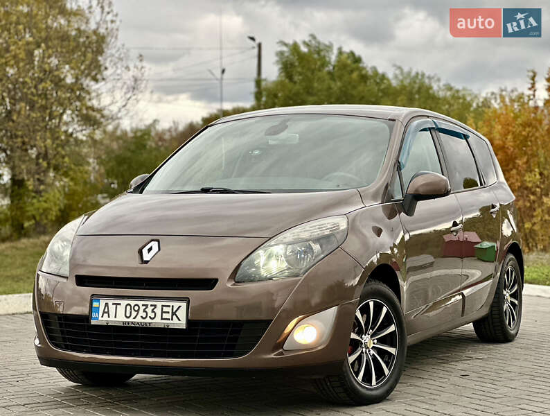 Минивэн Renault Grand Scenic 2011 в 