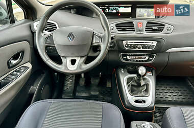 Минивэн Renault Grand Scenic 2011 в 