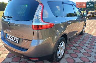 Минивэн Renault Grand Scenic 2011 в 