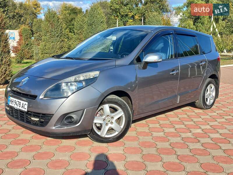 Минивэн Renault Grand Scenic 2011 в 