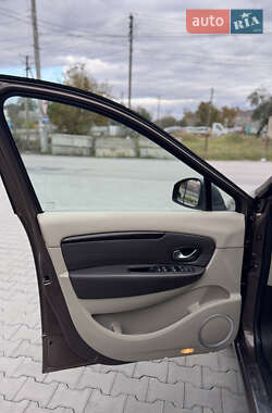 Минивэн Renault Grand Scenic 2010 в 