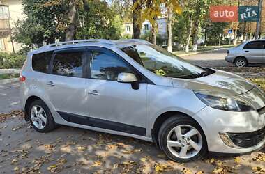 Минивэн Renault Grand Scenic 2012 в 