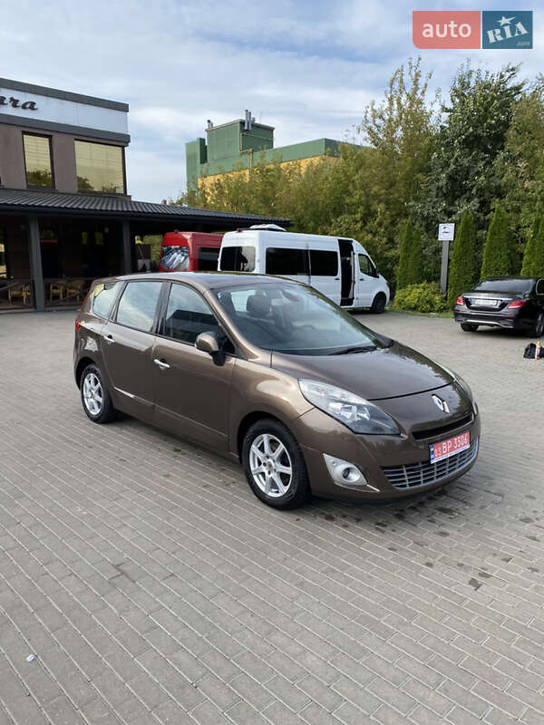 Минивэн Renault Grand Scenic 2010 в 