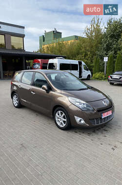 Минивэн Renault Grand Scenic 2010 в 
