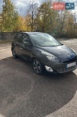 Минивэн Renault Grand Scenic 2011 в 