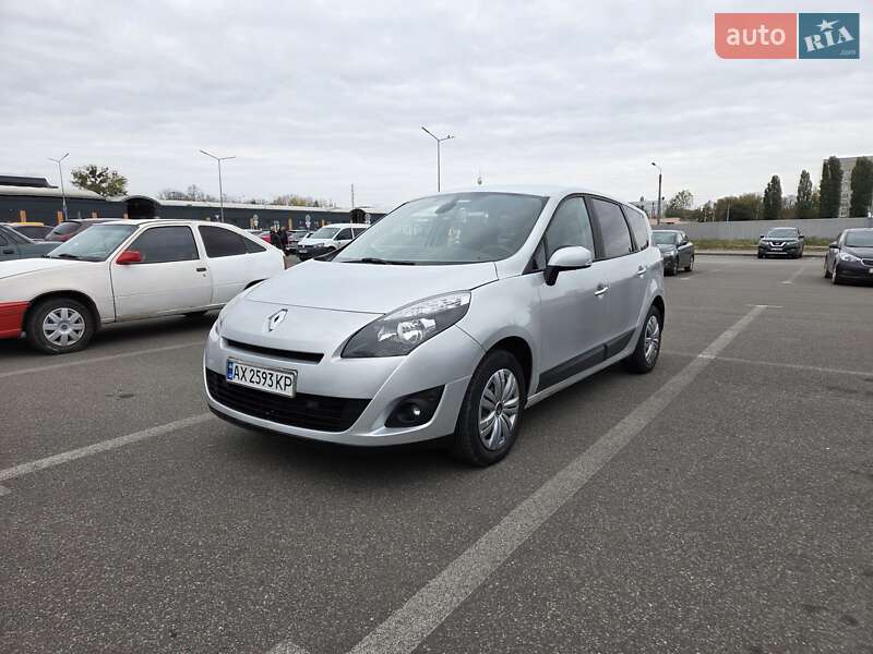 Минивэн Renault Grand Scenic 2009 в 