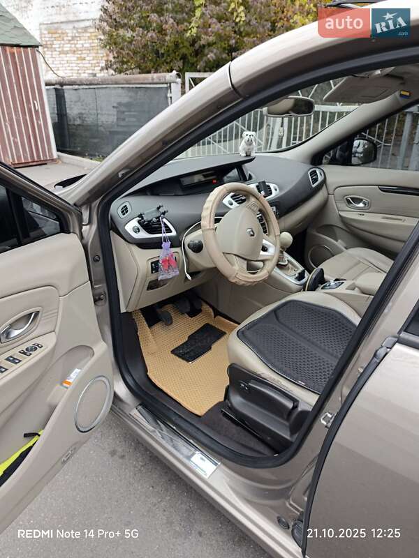 Минивэн Renault Grand Scenic 2010 в 