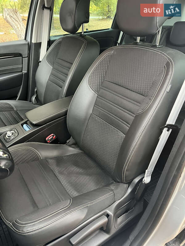 Минивэн Renault Grand Scenic 2015 в Вольногорске