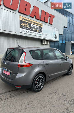 Мінівен Renault Grand Scenic 2013 в 