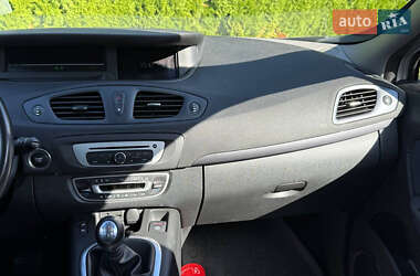 Минивэн Renault Grand Scenic 2015 в 