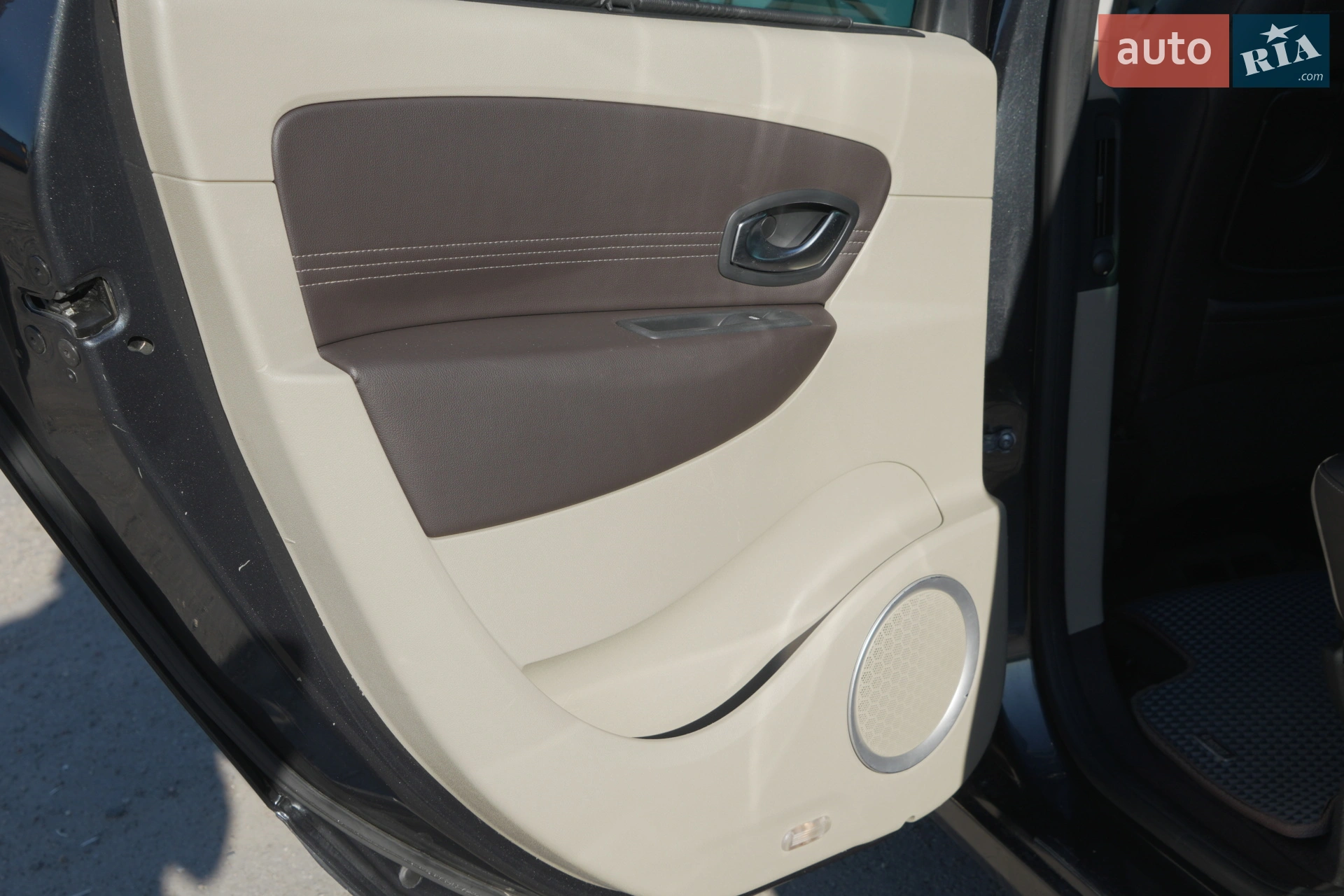 2010 Renault Scenic - мініатюра 14