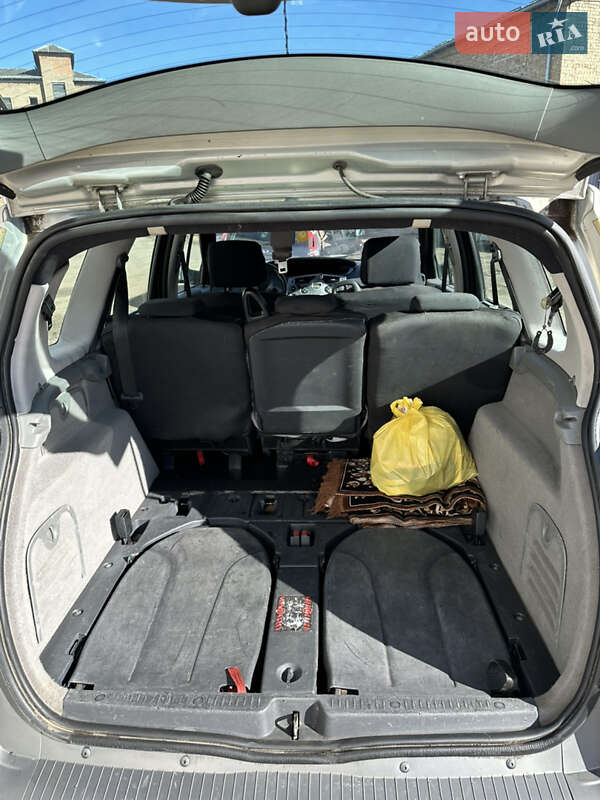 Мінівен Renault Grand Scenic 2004 в Коломиї