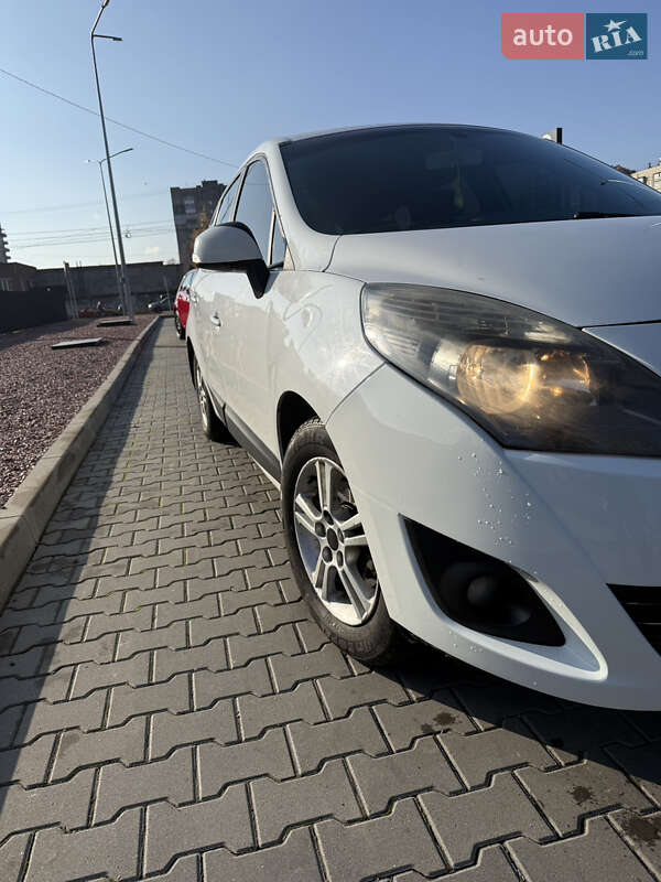 Мінівен Renault Grand Scenic 2011 в Хмельницькому фото 5 Мінівен Renault Grand Scenic 2011 в Хмельницькому