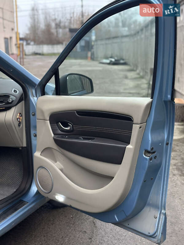 Минивэн Renault Grand Scenic 2011 в Киеве