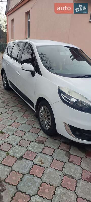 Renault Grand Scenic 2012