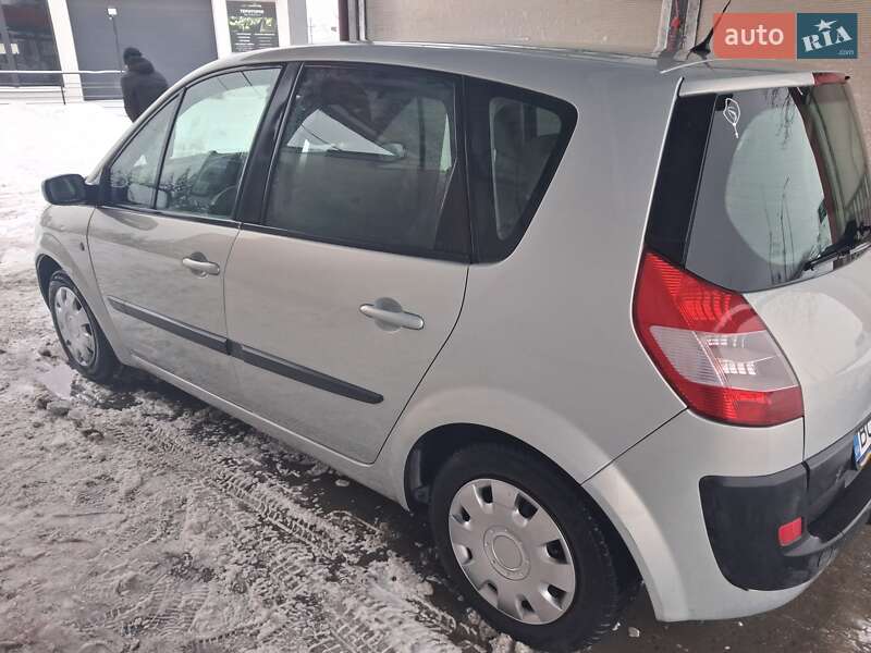 Минивэн Renault Grand Scenic 2004 в Сокольниках