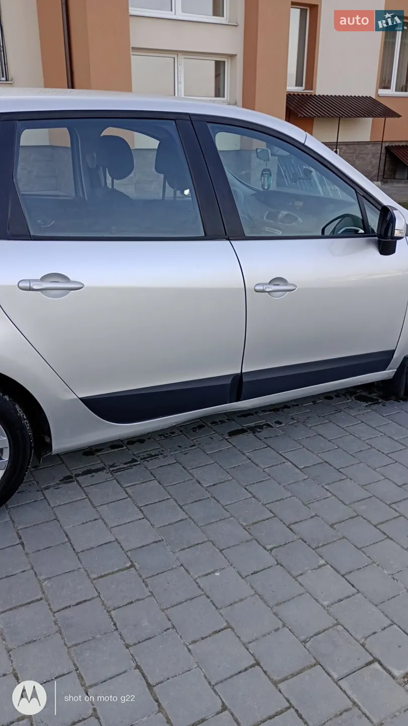 2010 Renault Scenic - мініатюра 12