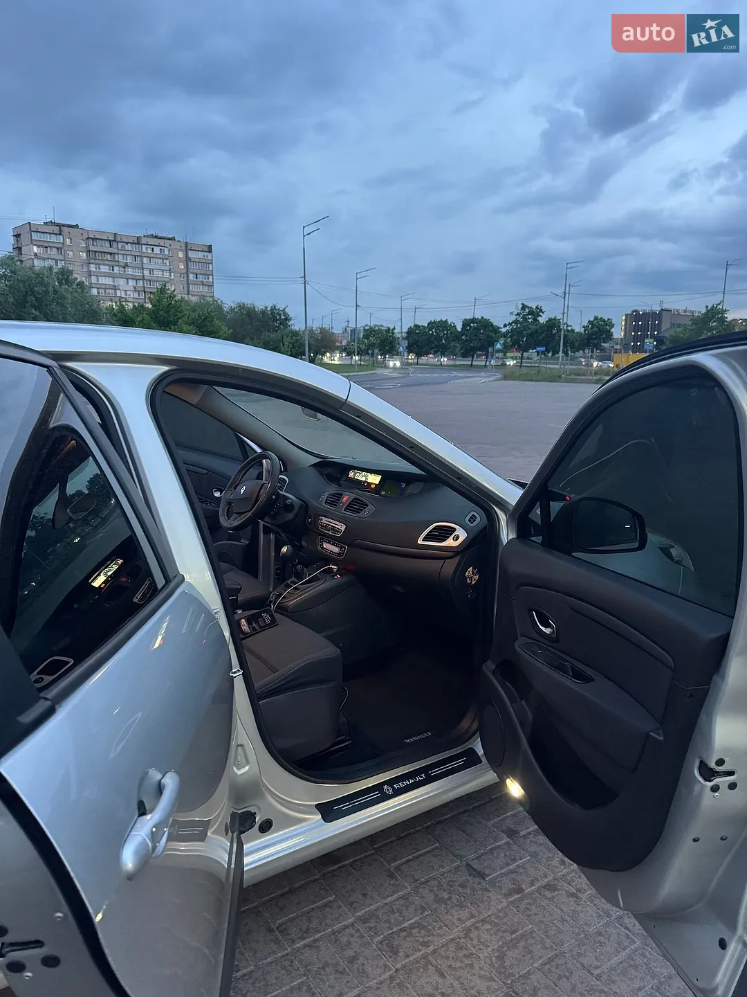 2010 Renault Scenic - мініатюра 12