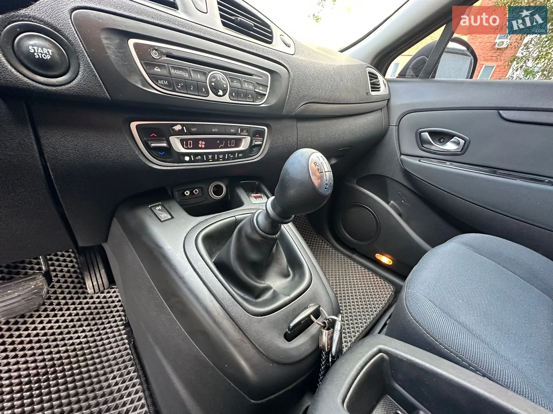 2010 Renault Scenic - мініатюра 32