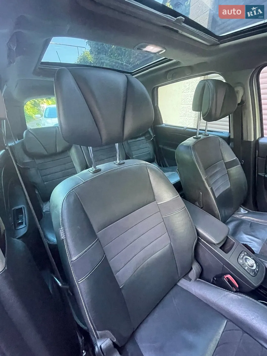 2018 Volkswagen Touareg - мініатюра 4