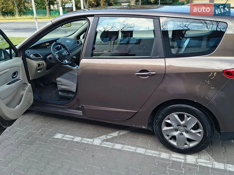 Renault Grand Scenic 2011