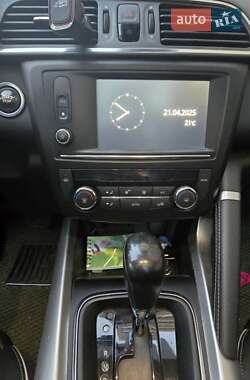 Внедорожник / Кроссовер Renault Kadjar 2015 в 