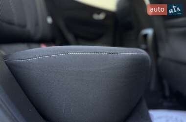Позашляховик / Кросовер Renault Kadjar 2018 в 