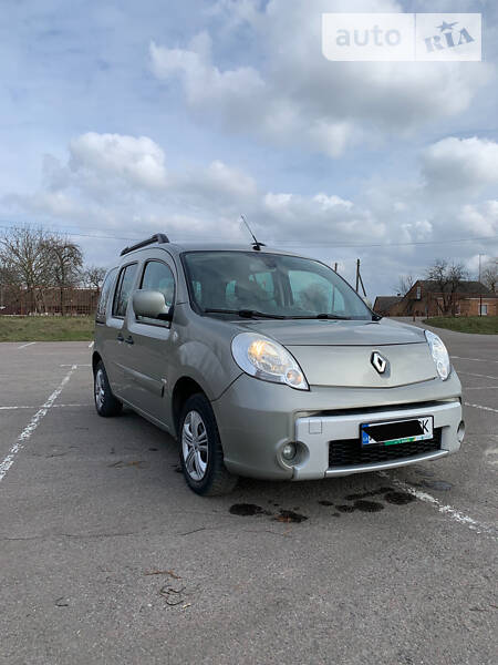 Вантажопасажирський фургон Renault Kangoo 2010 в Луцьку фото Вантажопасажирський фургон Renault Kangoo 2010 в Луцьку