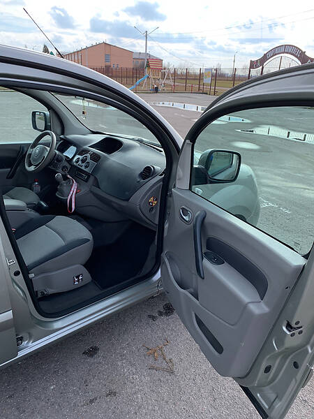 Вантажопасажирський фургон Renault Kangoo 2010 в Луцьку фото 21 Вантажопасажирський фургон Renault Kangoo 2010 в Луцьку