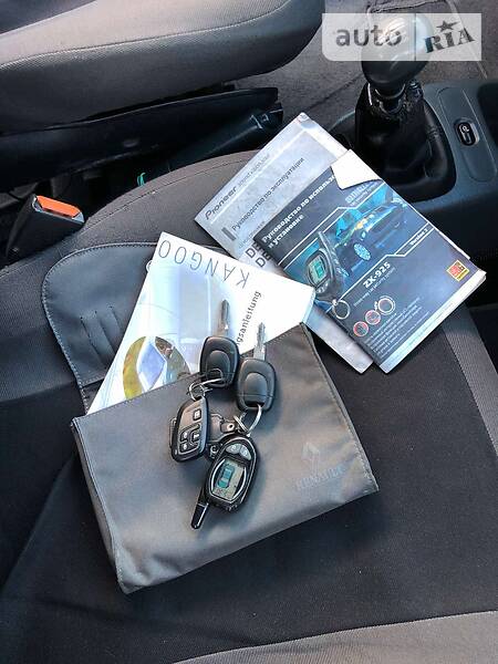 Вантажопасажирський фургон Renault Kangoo 2001 в Києві фото 18 Вантажопасажирський фургон Renault Kangoo 2001 в Києві