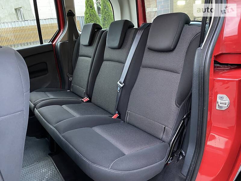 Вантажопасажирський фургон Renault Kangoo 2015 в Луцьку