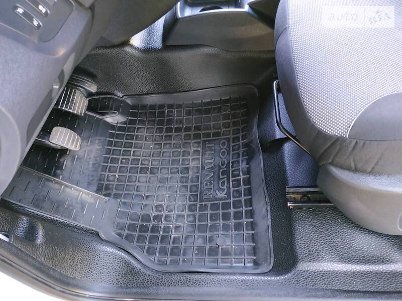 Вантажопасажирський фургон Renault Kangoo 2011 в Миколаєві