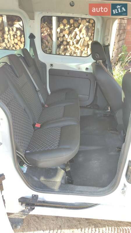 Минивэн Renault Kangoo 2012 в Березному