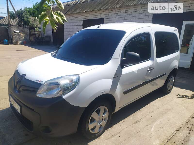 Вантажопасажирський фургон Renault Kangoo 2015 в 
