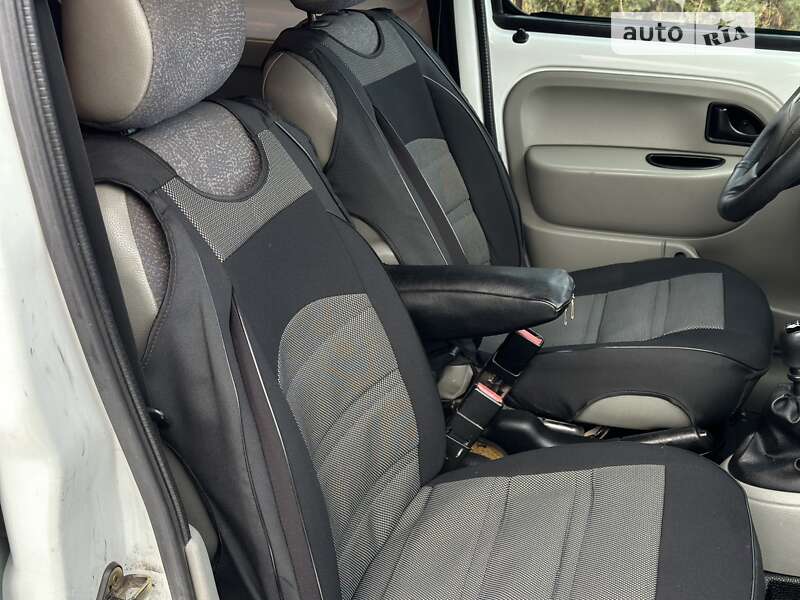 Минивэн Renault Kangoo 2005 в Ахтырке