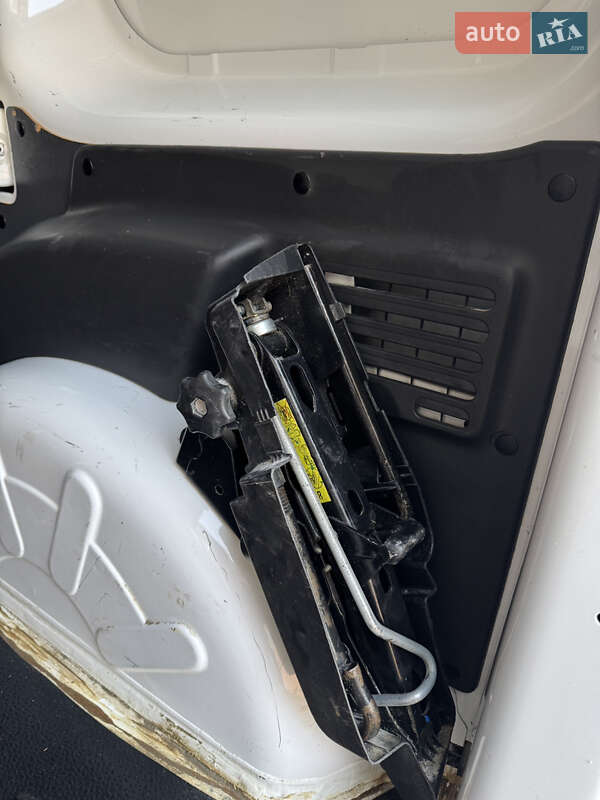 Грузовой фургон Renault Kangoo 2016 в Львове