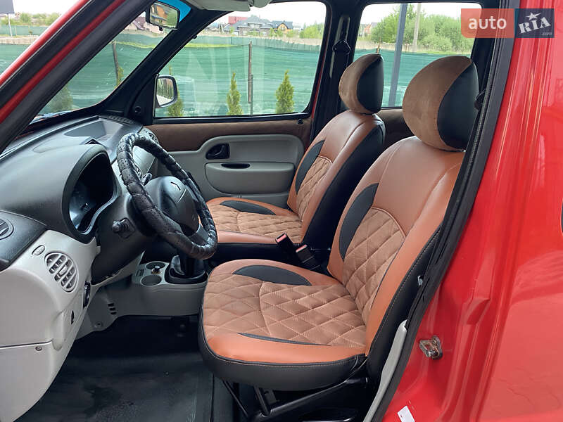 Мінівен Renault Kangoo 2006 в Луцьку